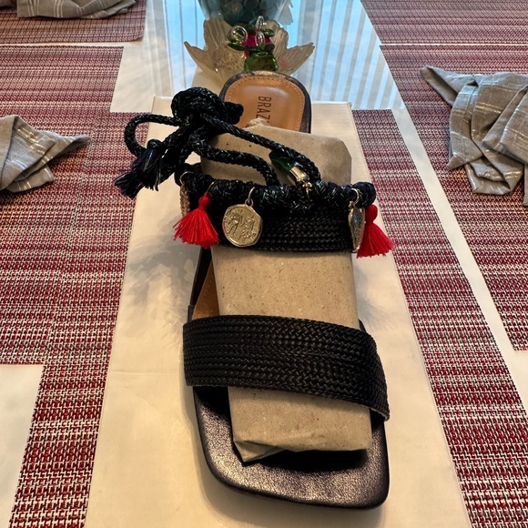 BRAZIL BREEZE SANDLES💕 - Picture 3 of 5